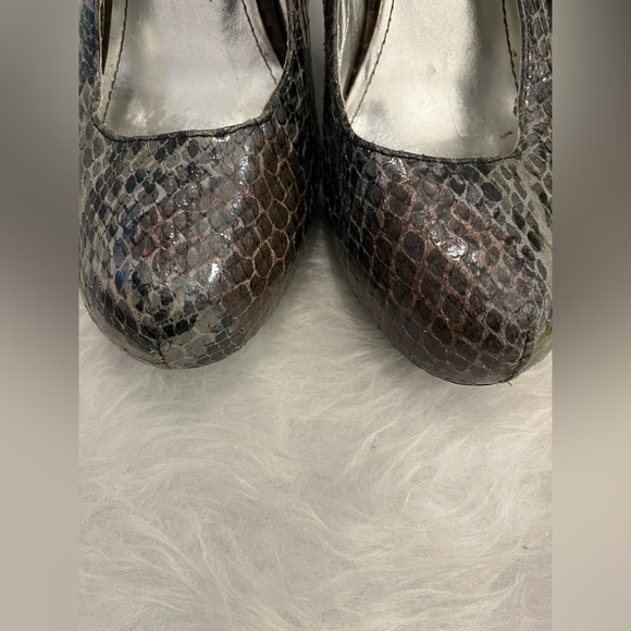 Womens’s Faux Snakeskin Size 9 Heel - Picture 3 of 8